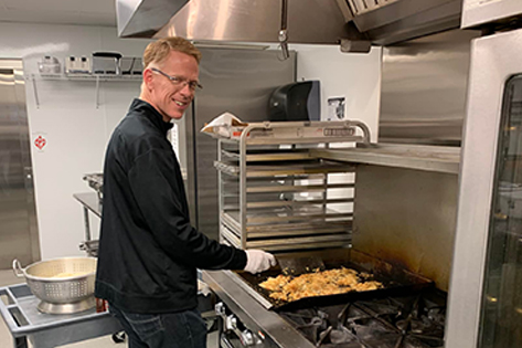 man volunteering in the kitchen